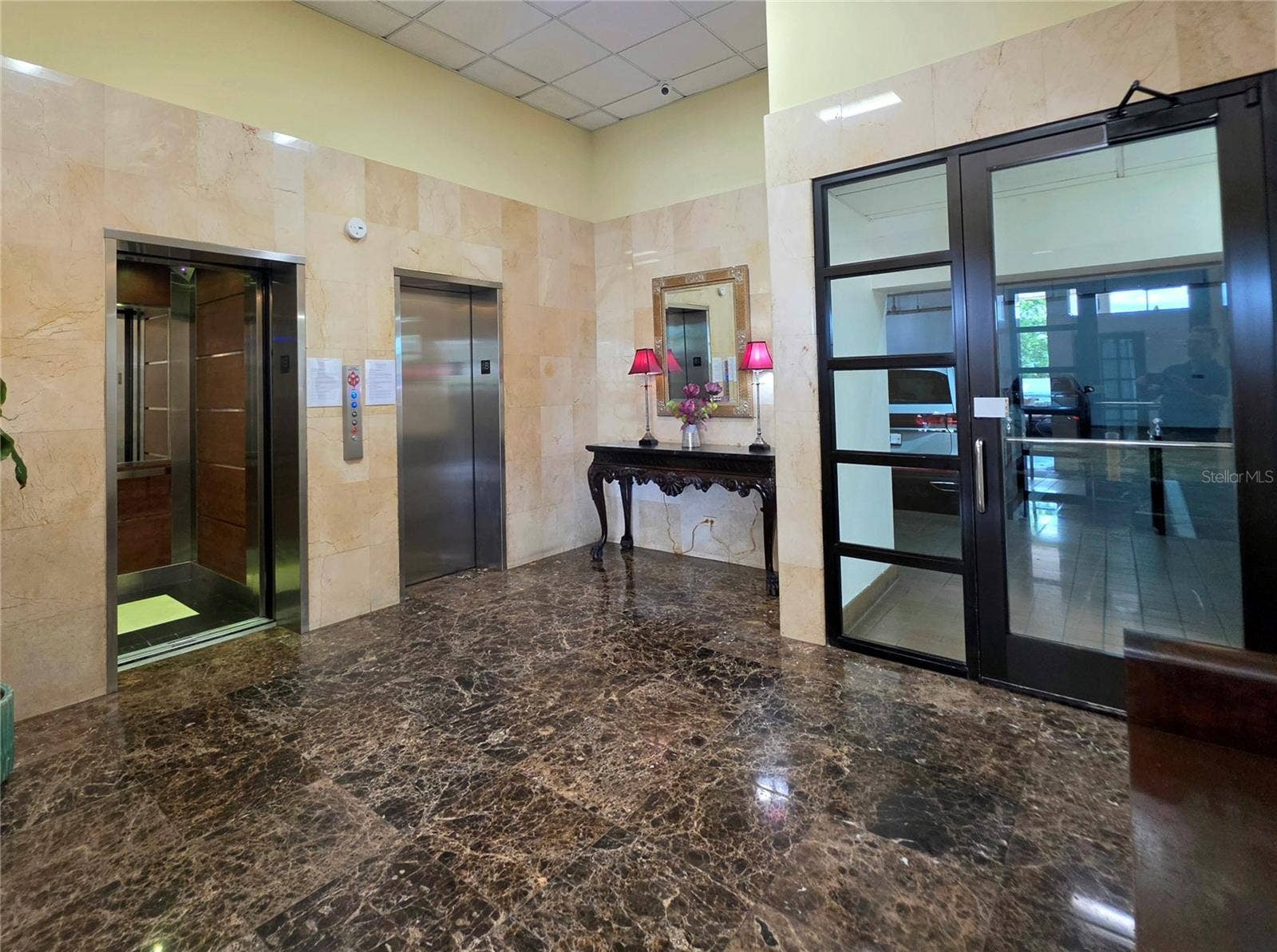 450 AV. DE LA CONSTITUCIÓN AVENUE, #11F, San Juan, PR 00901 Building's Lobby