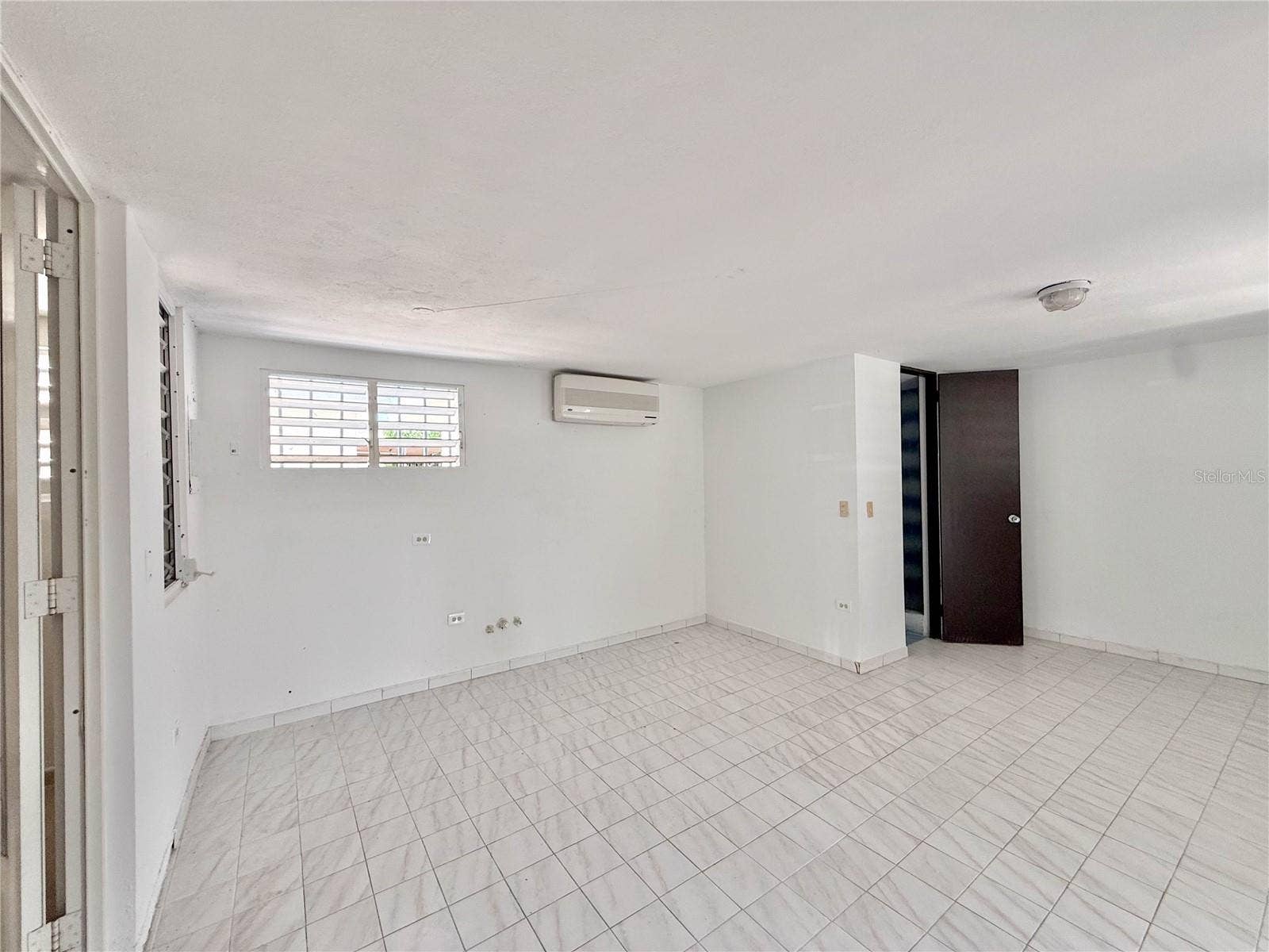 613 URB. VILLA CAROLINA, #241-4, Carolina, PR 00985 613 URB. VILLA CAROLINA, #241-4, Carolina, PR 00985