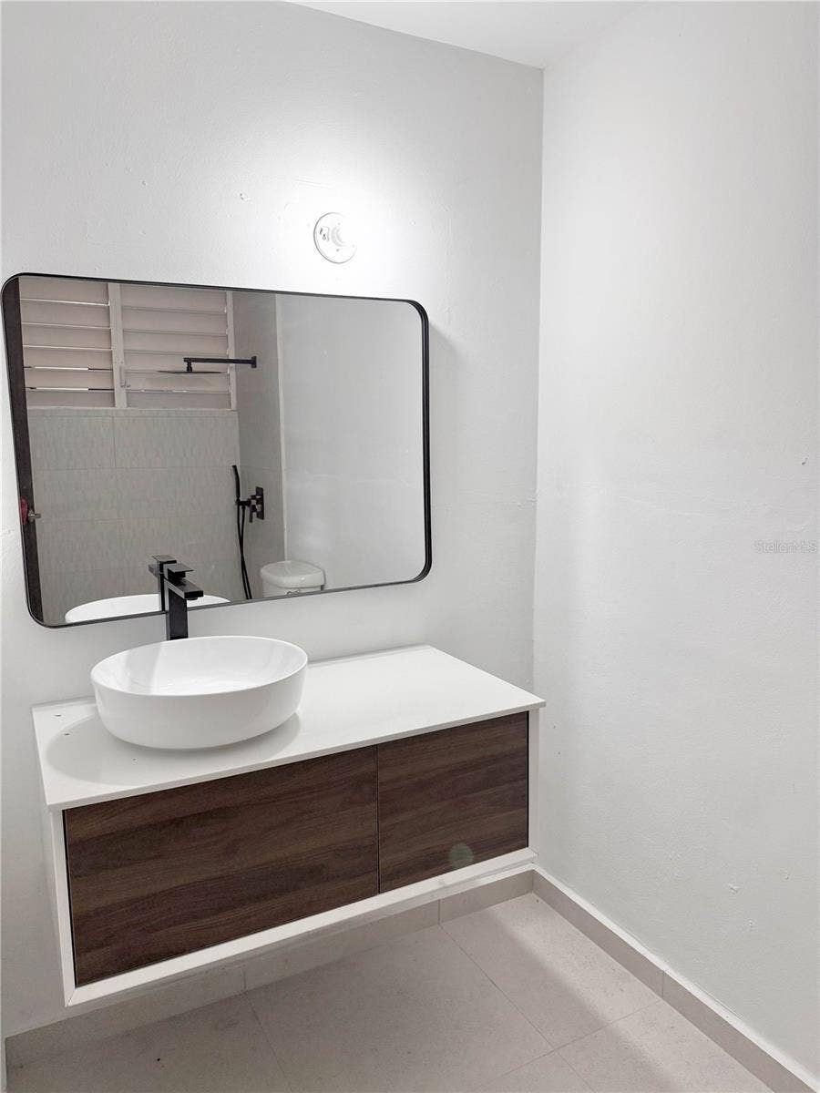 613 URB. VILLA CAROLINA, #241-4, Carolina, PR 00985 613 URB. VILLA CAROLINA, #241-4, Carolina, PR 00985