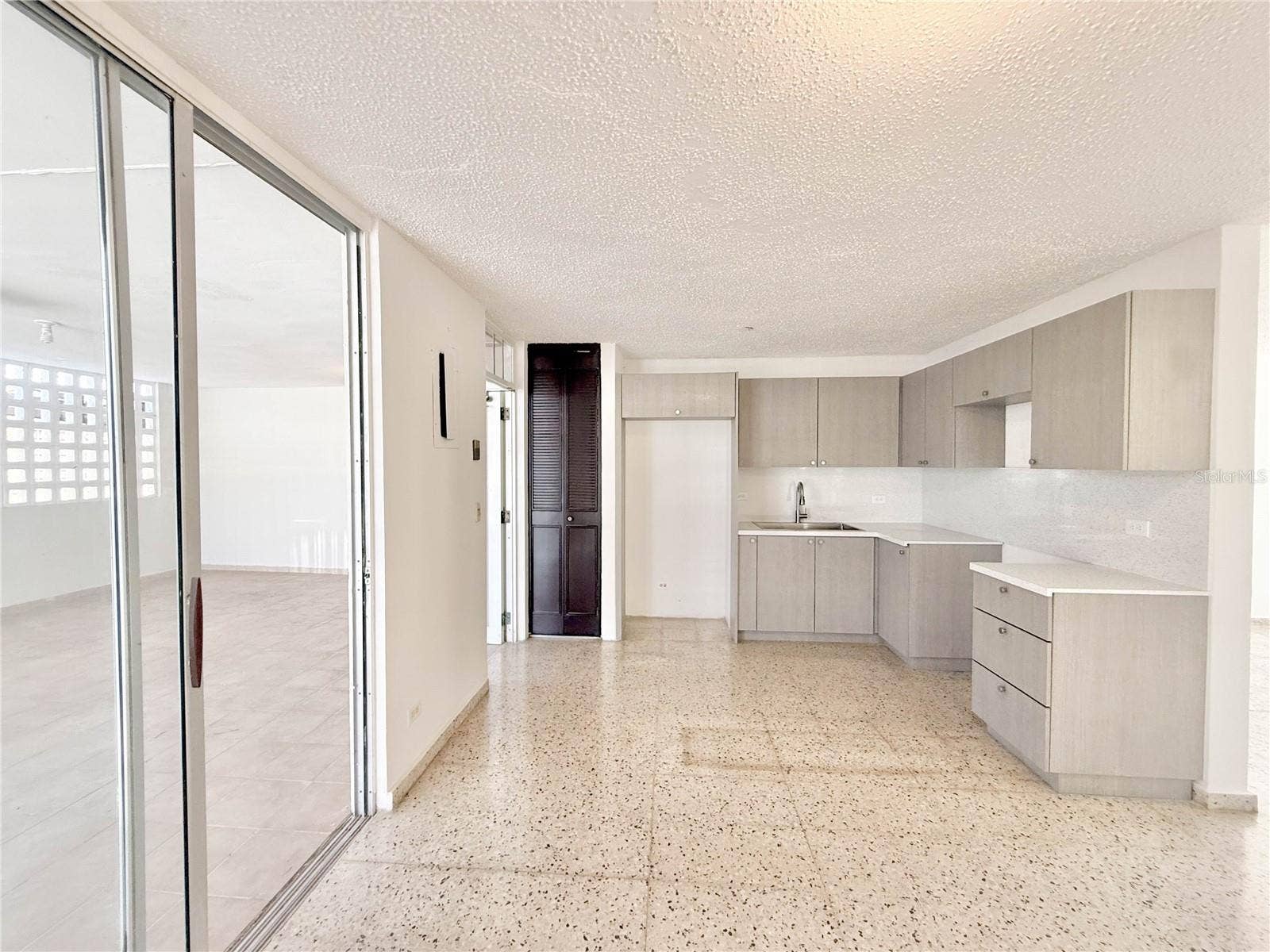 613 URB. VILLA CAROLINA, #241-4, Carolina, PR 00985 613 URB. VILLA CAROLINA, #241-4, Carolina, PR 00985