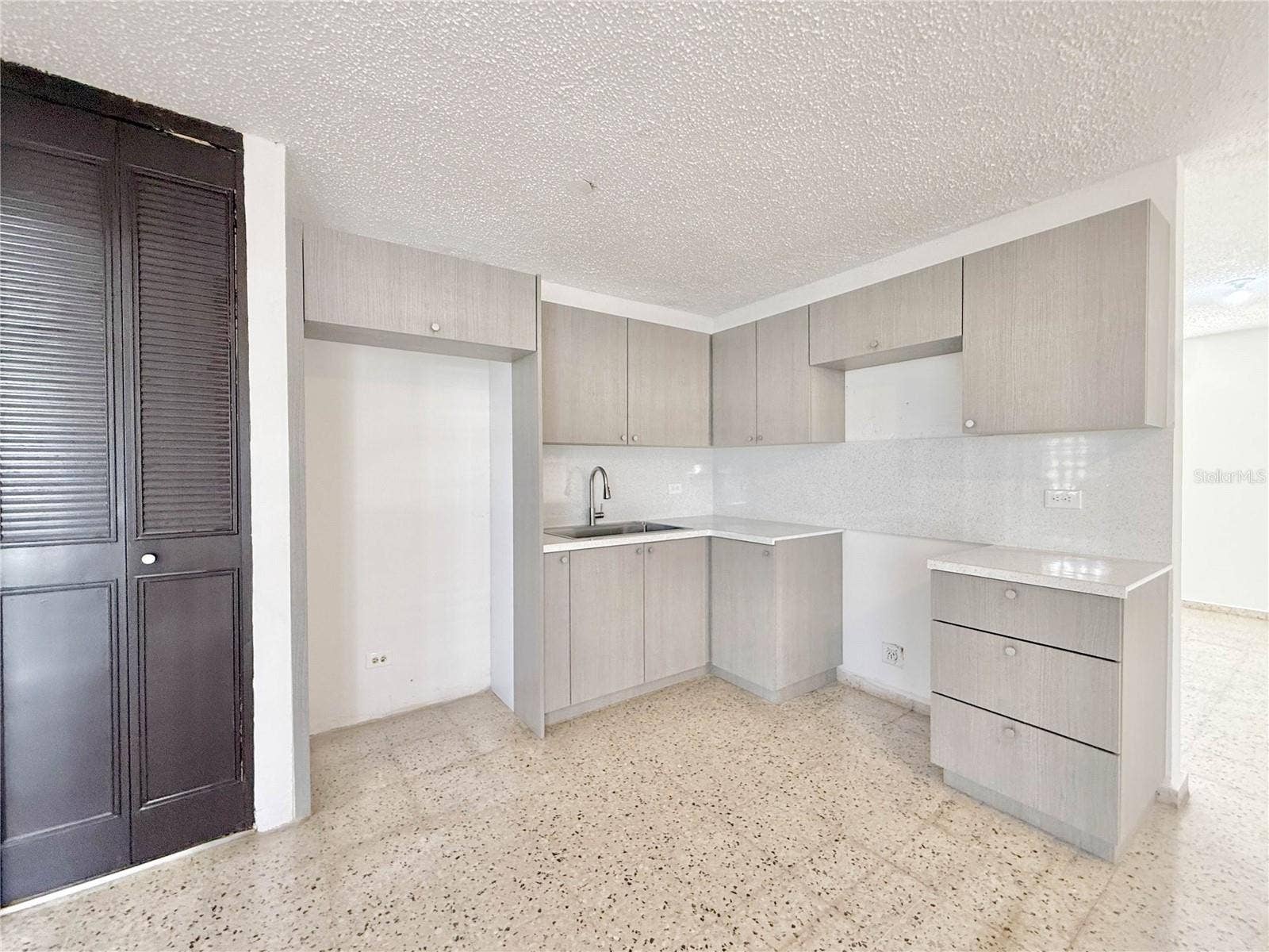 613 URB. VILLA CAROLINA, #241-4, Carolina, PR 00985 613 URB. VILLA CAROLINA, #241-4, Carolina, PR 00985