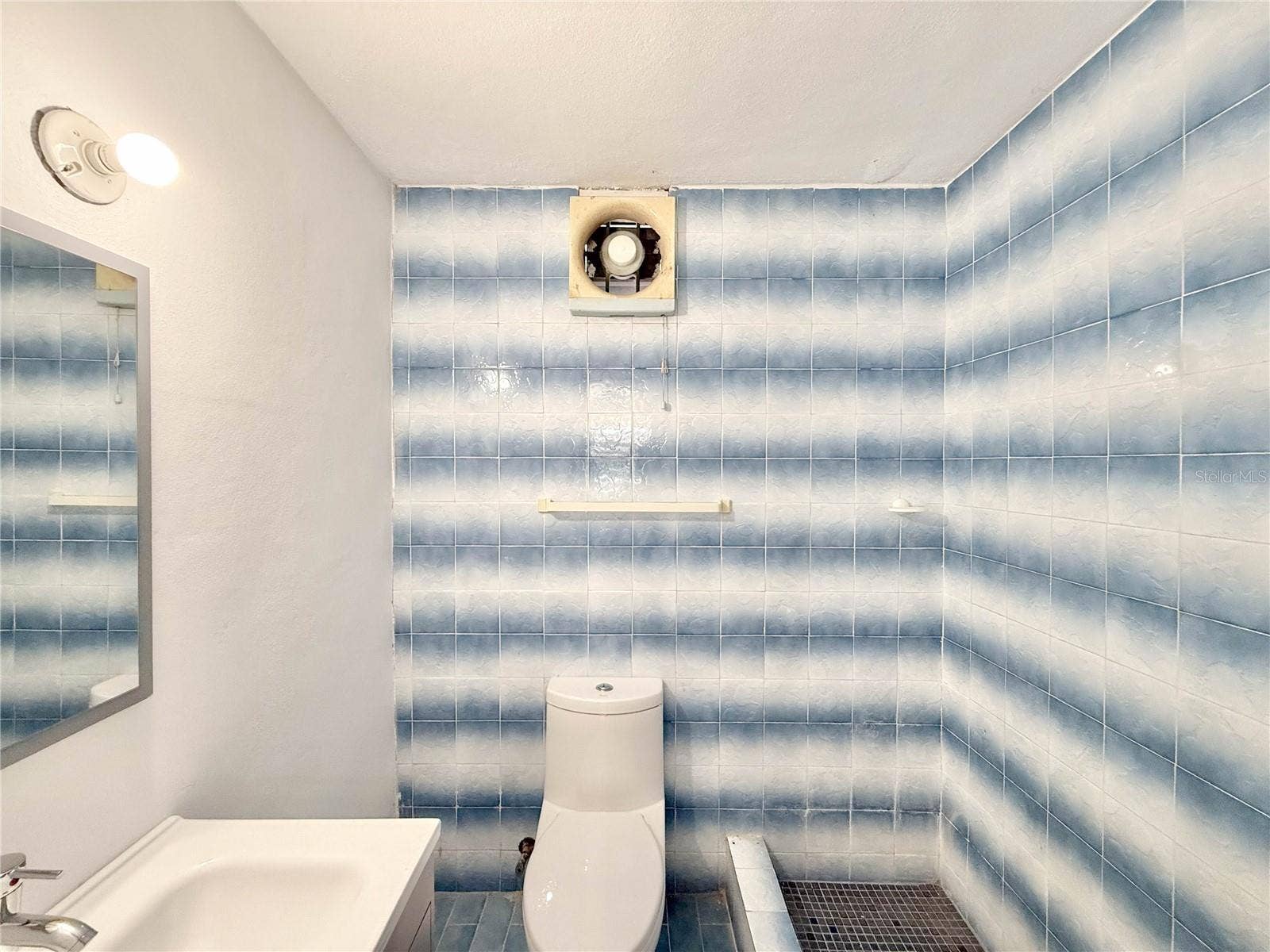 613 URB. VILLA CAROLINA, #241-4, Carolina, PR 00985 613 URB. VILLA CAROLINA, #241-4, Carolina, PR 00985