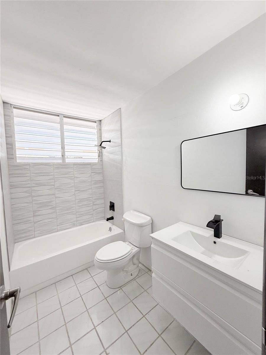 613 URB. VILLA CAROLINA, #241-4, Carolina, PR 00985 613 URB. VILLA CAROLINA, #241-4, Carolina, PR 00985