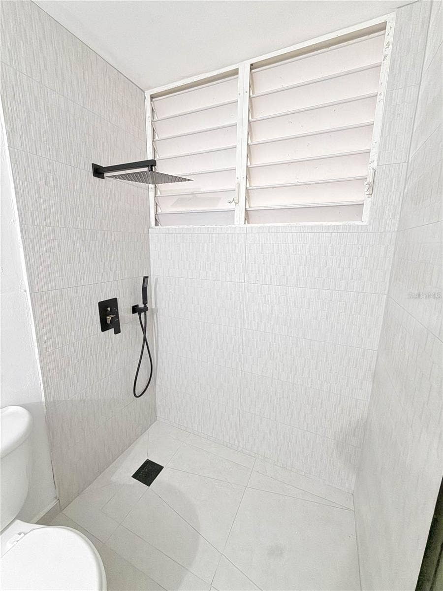 613 URB. VILLA CAROLINA, #241-4, Carolina, PR 00985 613 URB. VILLA CAROLINA, #241-4, Carolina, PR 00985