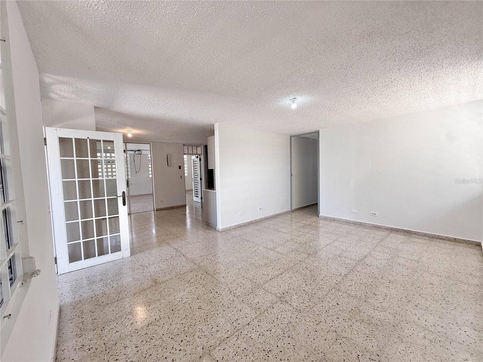 613 URB. VILLA CAROLINA, #241-4, Carolina, PR 00985 613 URB. VILLA CAROLINA, #241-4, Carolina, PR 00985