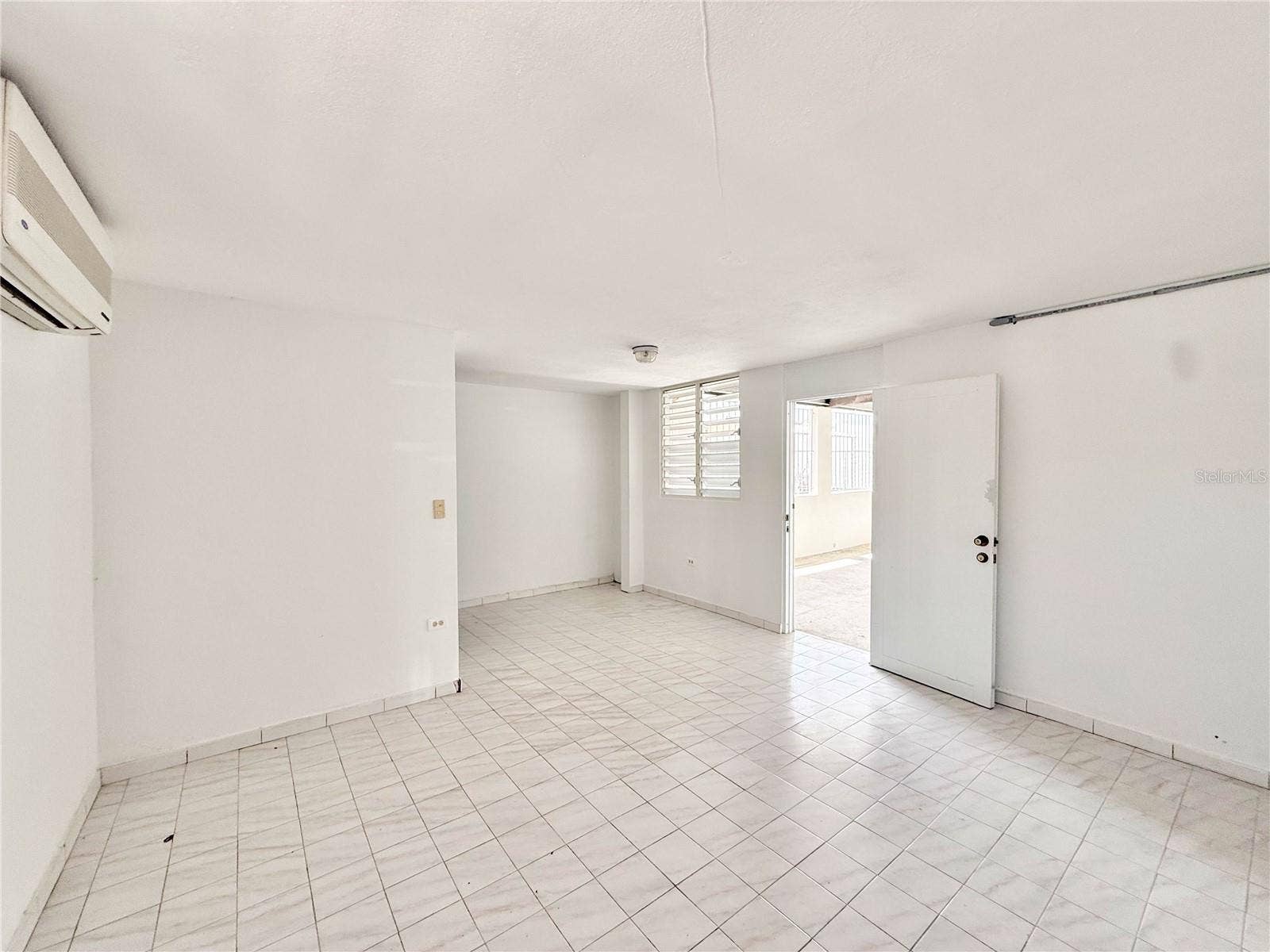 613 URB. VILLA CAROLINA, #241-4, Carolina, PR 00985 613 URB. VILLA CAROLINA, #241-4, Carolina, PR 00985
