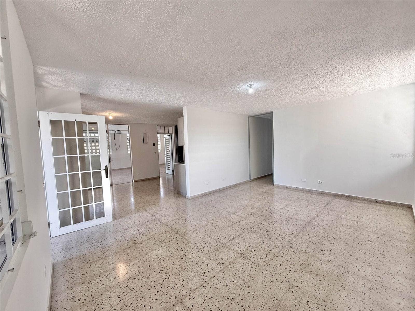 613 URB. VILLA CAROLINA, #241-4, Carolina, PR 00985 613 URB. VILLA CAROLINA, #241-4, Carolina, PR 00985