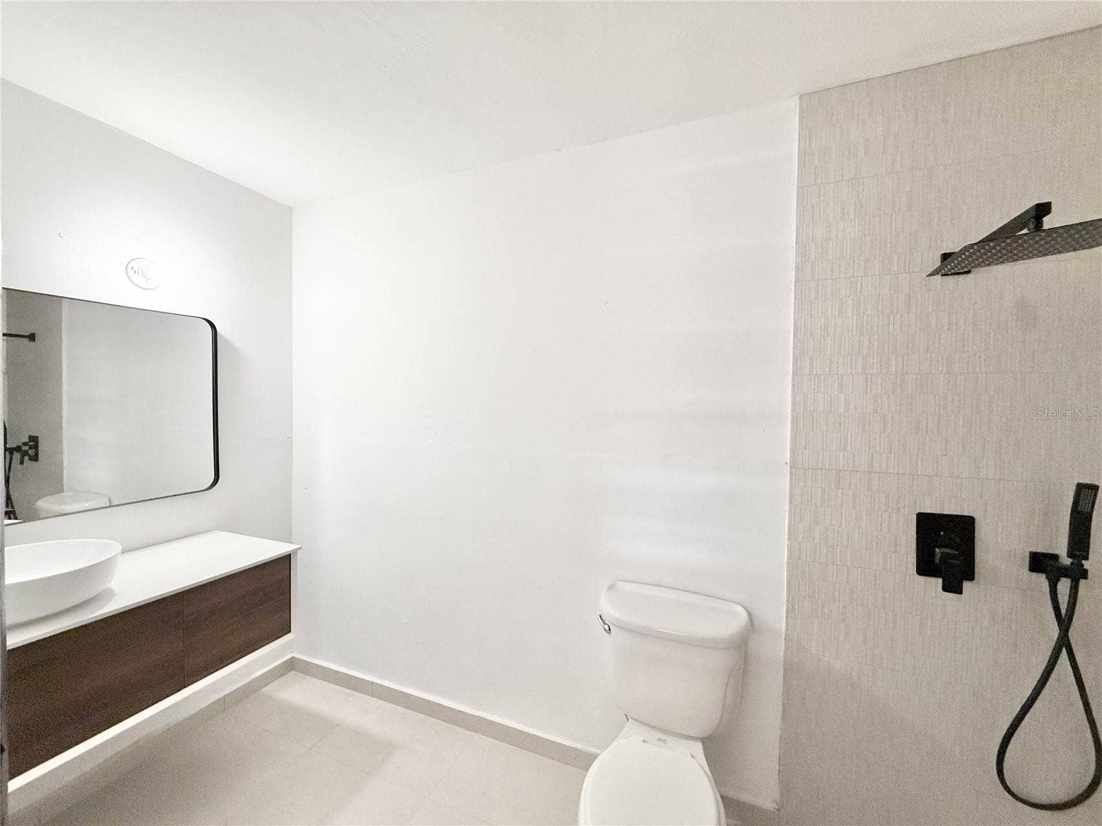 613 URB. VILLA CAROLINA, #241-4, Carolina, PR 00985 613 URB. VILLA CAROLINA, #241-4, Carolina, PR 00985