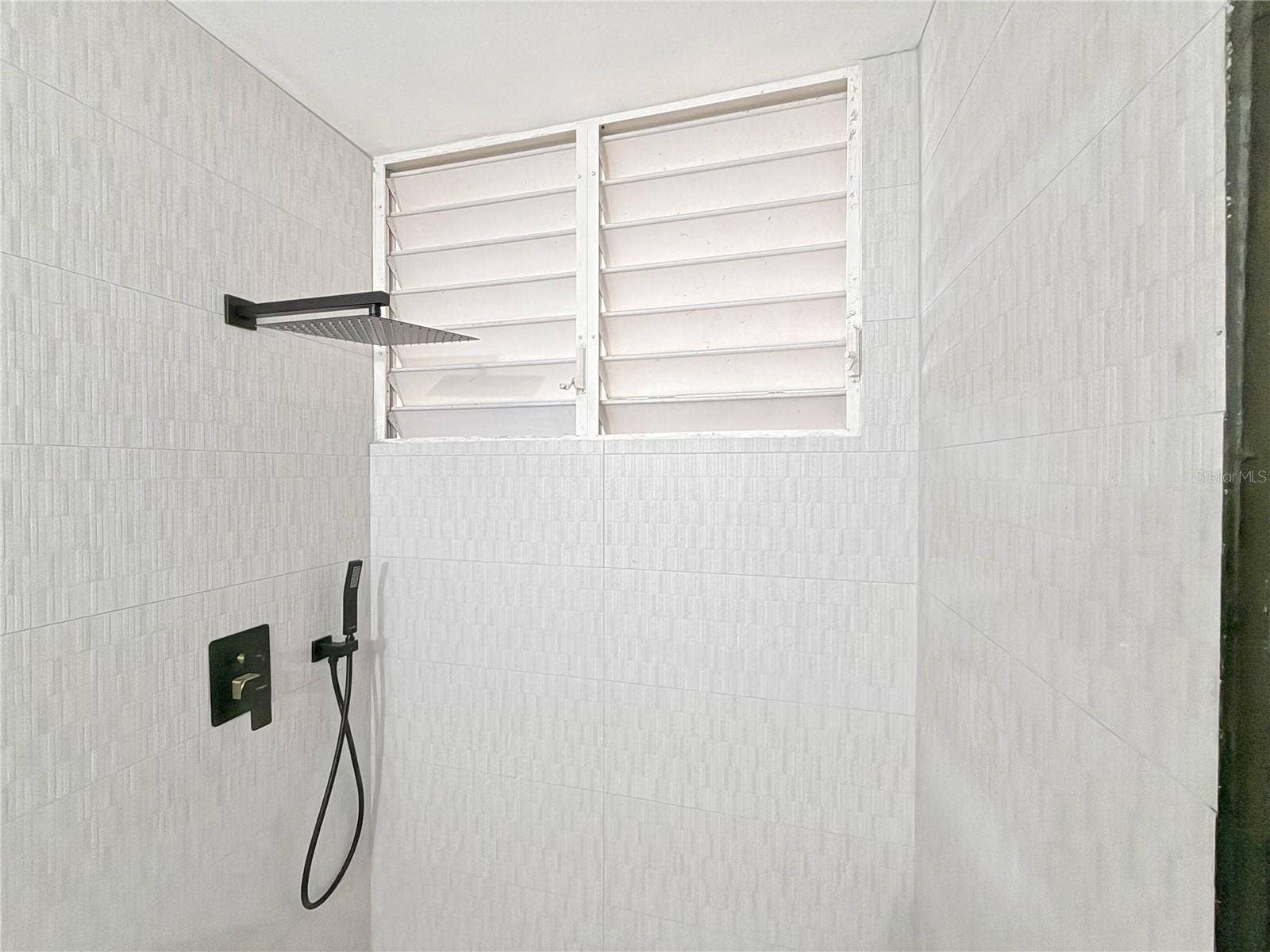 613 URB. VILLA CAROLINA, #241-4, Carolina, PR 00985 613 URB. VILLA CAROLINA, #241-4, Carolina, PR 00985