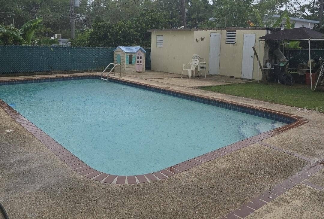 Cupey, PR 00926 Piscina en patio trasero