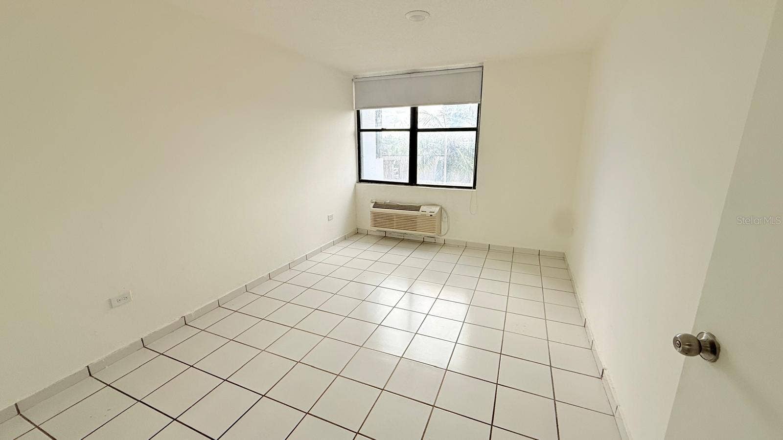 37 ISLA VERDE AVE., #201, Carolina, PR 00979 37 ISLA VERDE AVE., #201, Carolina, PR 00979
