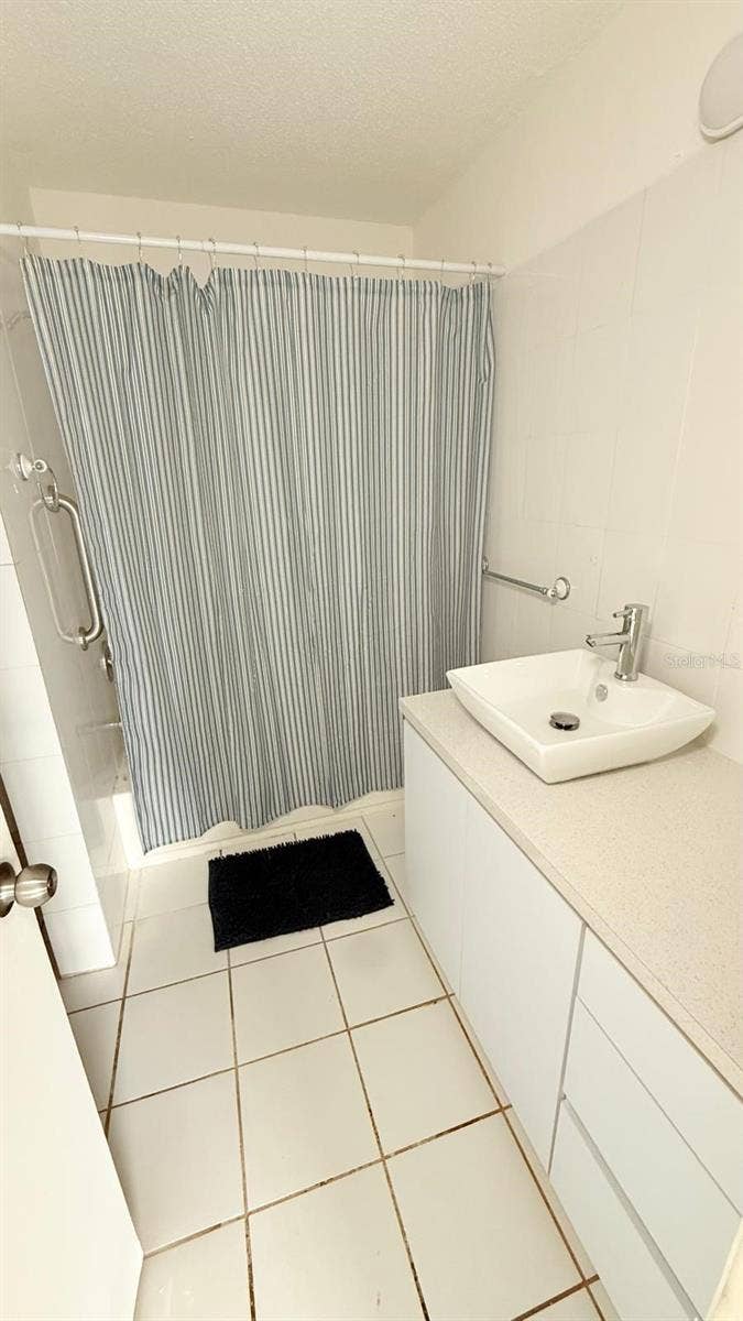 37 ISLA VERDE AVE., #201, Carolina, PR 00979 37 ISLA VERDE AVE., #201, Carolina, PR 00979