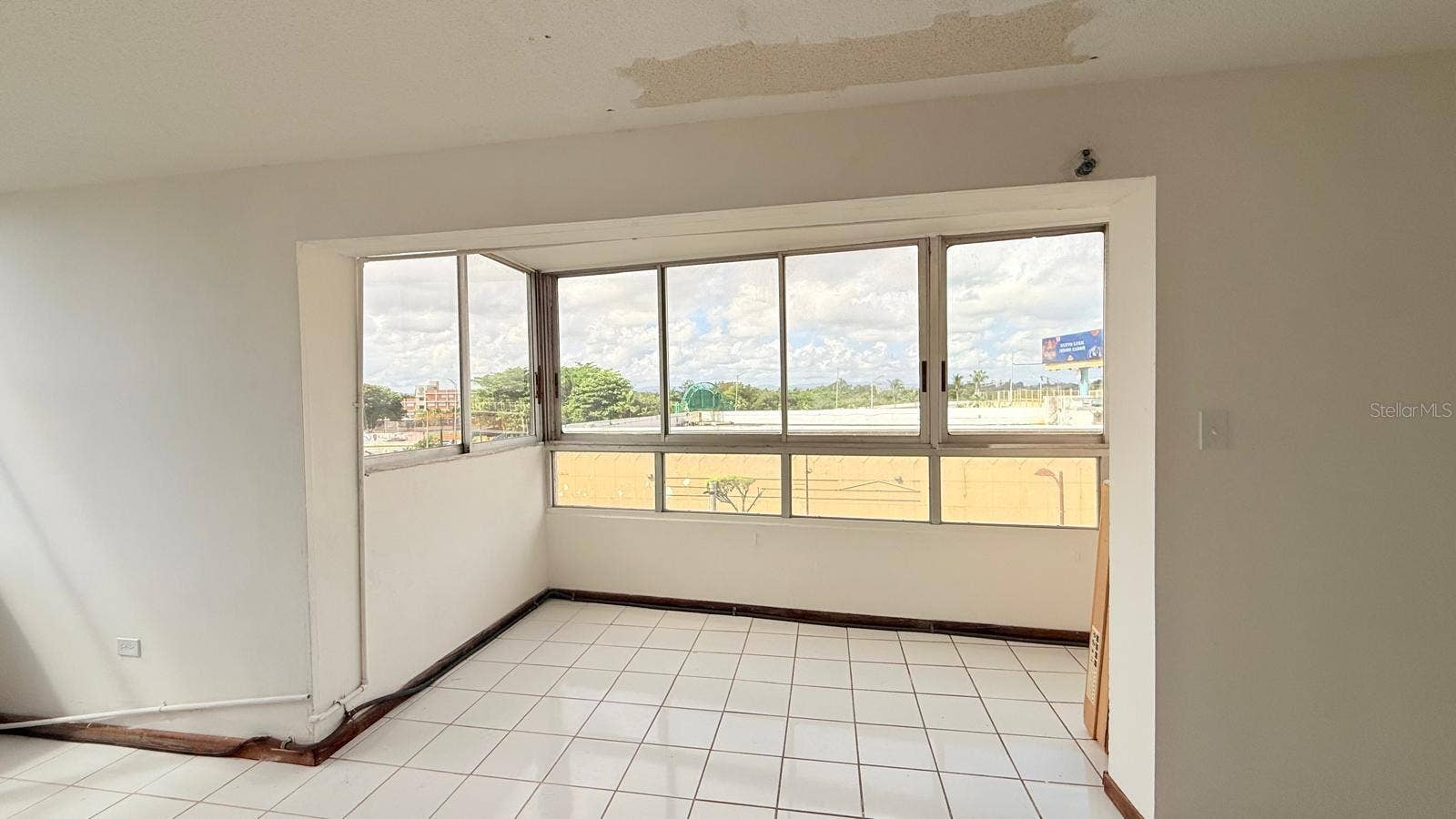 37 ISLA VERDE AVE., #201, Carolina, PR 00979 37 ISLA VERDE AVE., #201, Carolina, PR 00979