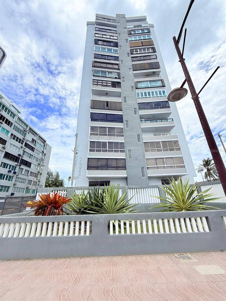 37 ISLA VERDE AVE., #201, Carolina, PR 00979 37 ISLA VERDE AVE., #201, Carolina, PR 00979