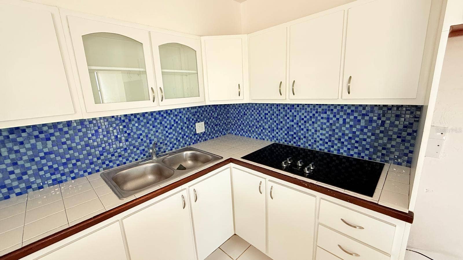 37 ISLA VERDE AVE., #201, Carolina, PR 00979 37 ISLA VERDE AVE., #201, Carolina, PR 00979