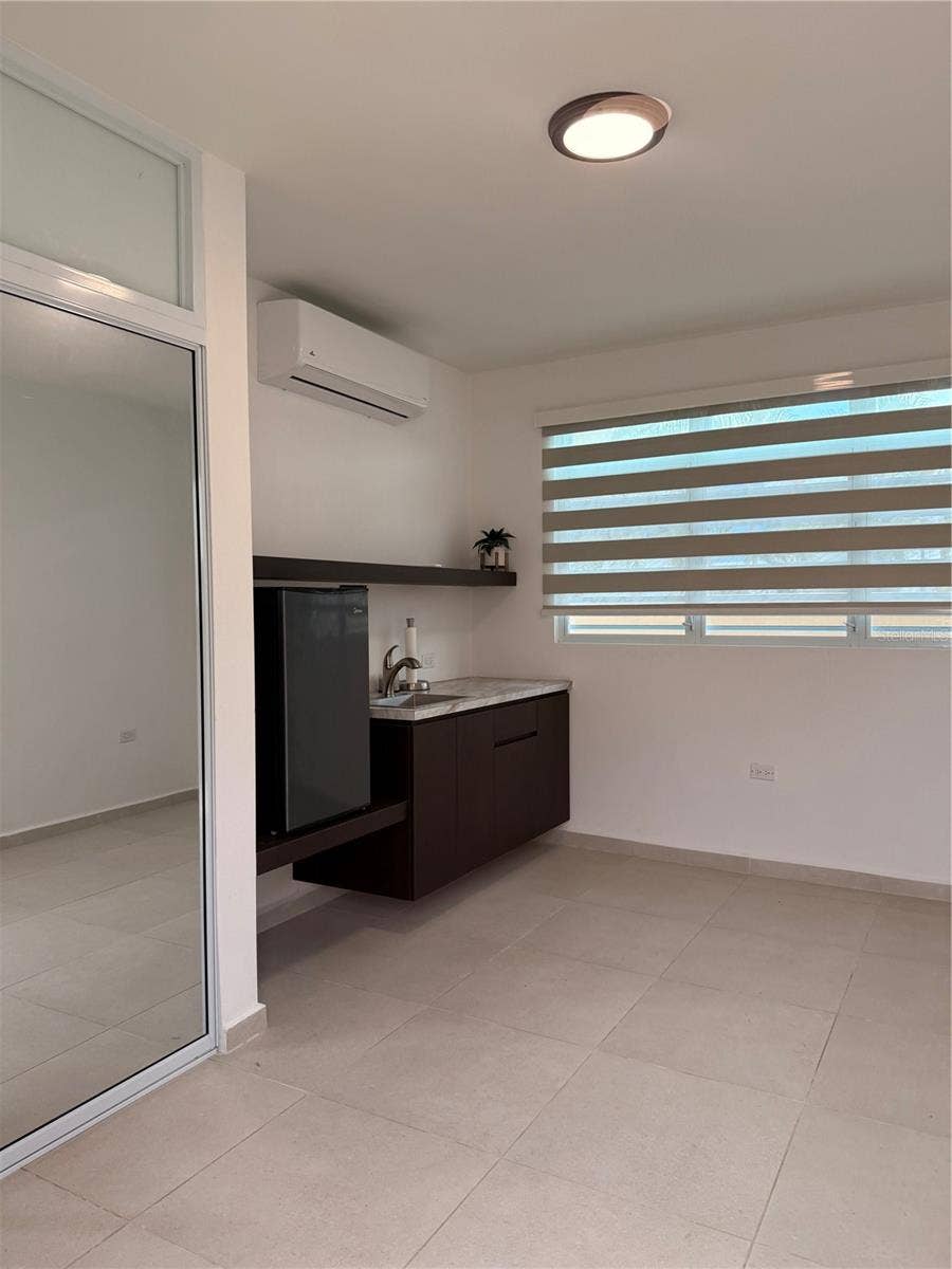 I-3 PRINCESA MARGARITA, Guaynabo, PR 00969 Kitchenette In Law suite