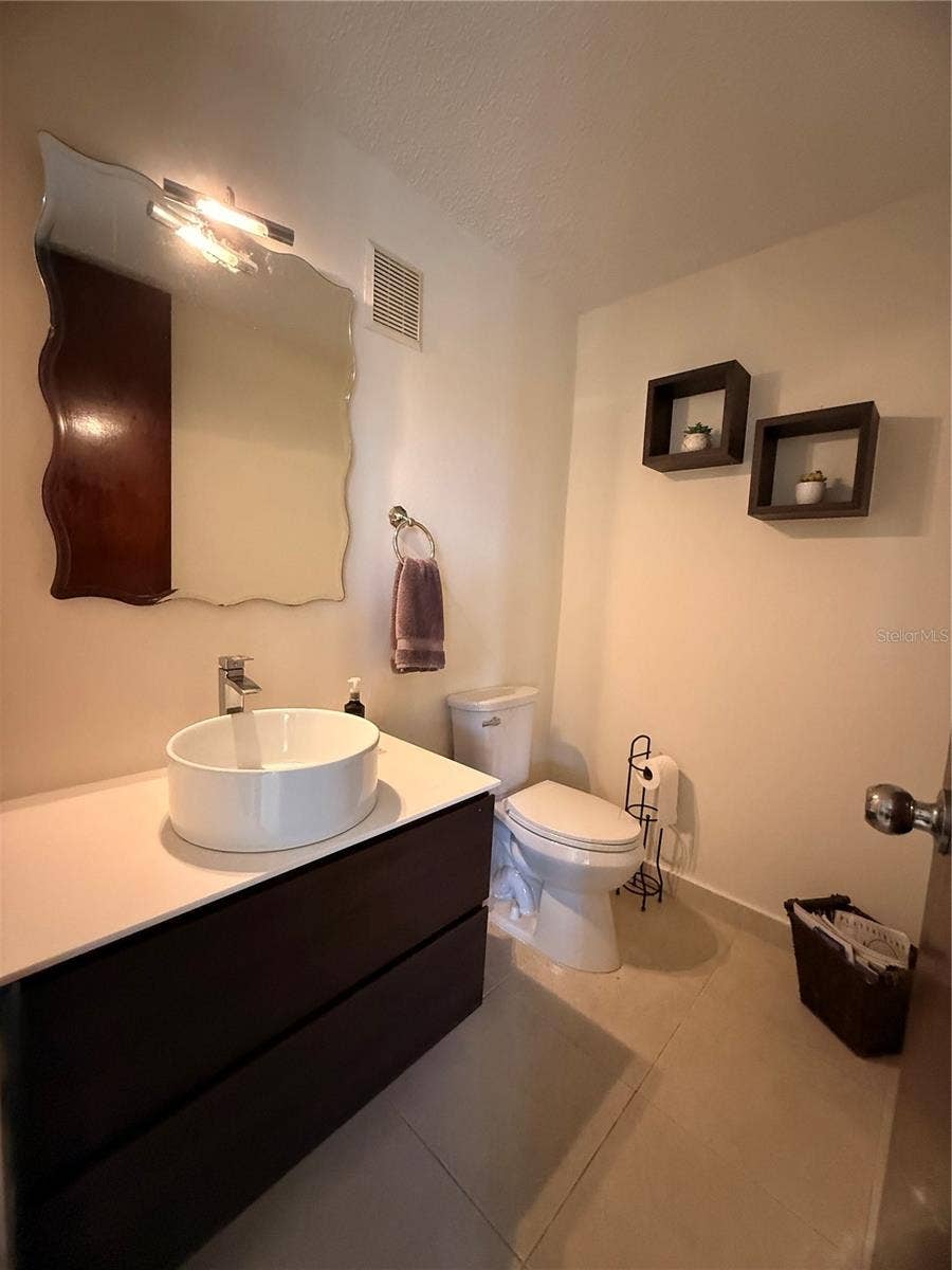 I-3 PRINCESA MARGARITA, Guaynabo, PR 00969 Guest bath