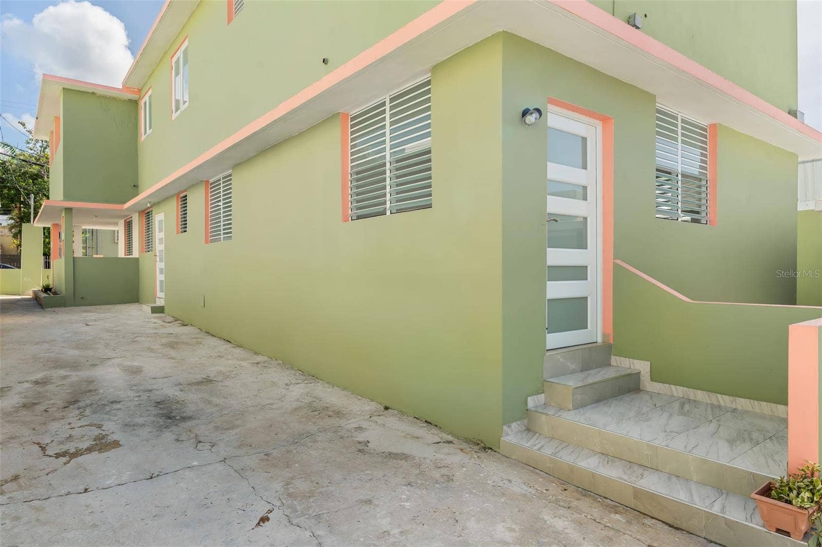2018 MAGNOLIA, San Juan, PR 00915 2018 MAGNOLIA, San Juan, PR 00915