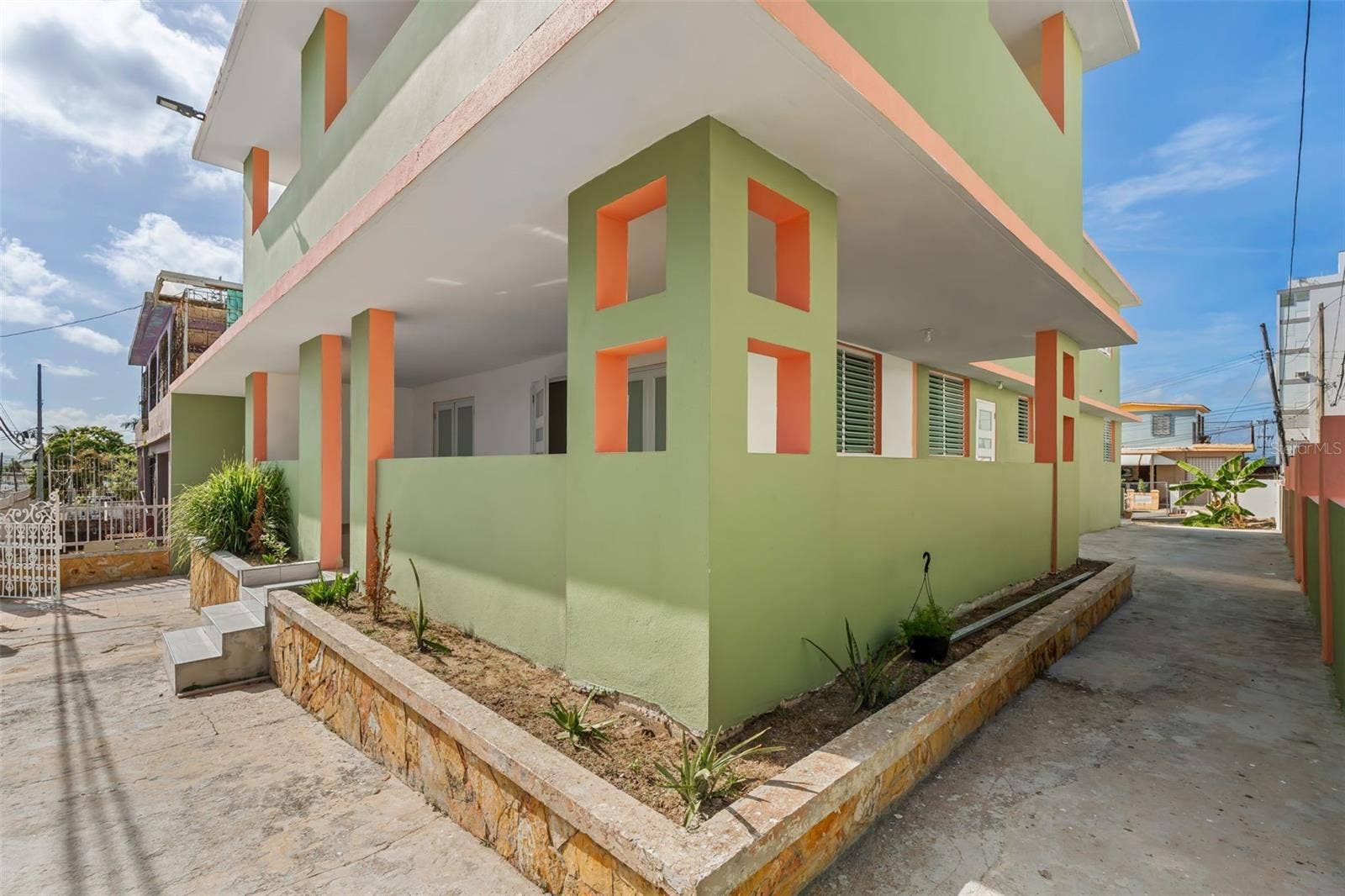 2018 MAGNOLIA, San Juan, PR 00915 2018 MAGNOLIA, San Juan, PR 00915