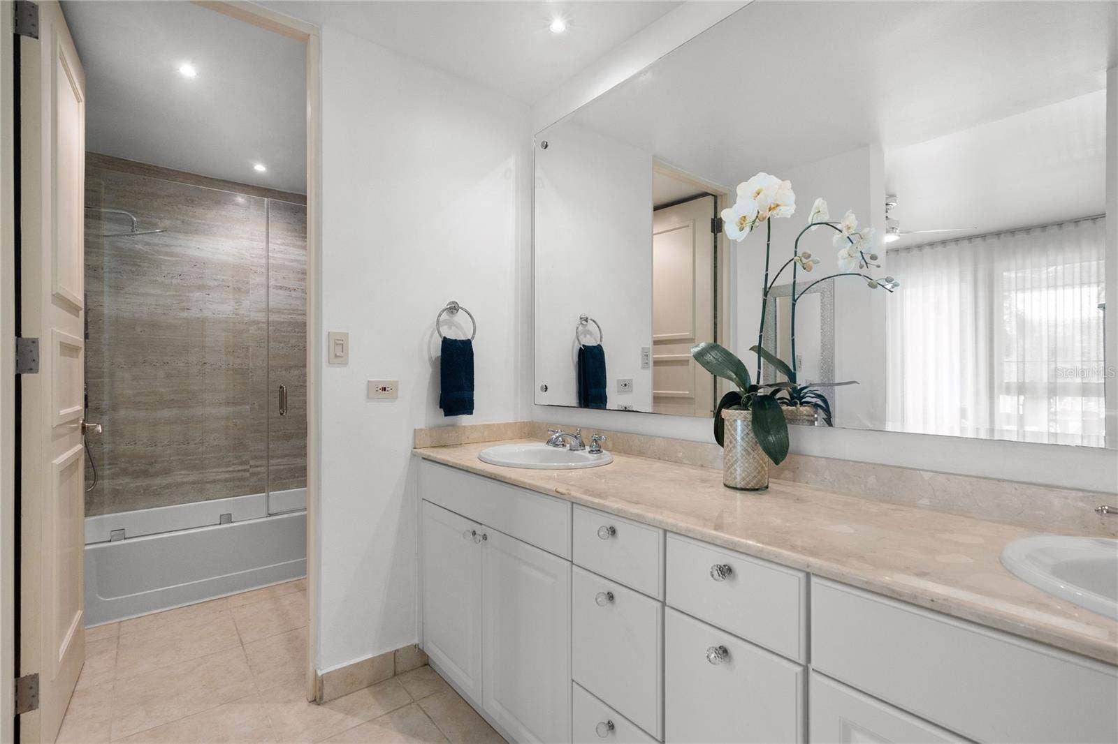 100 OCEAN DRIVE, #125, Humacao, PR 00791 Primary Bathroom