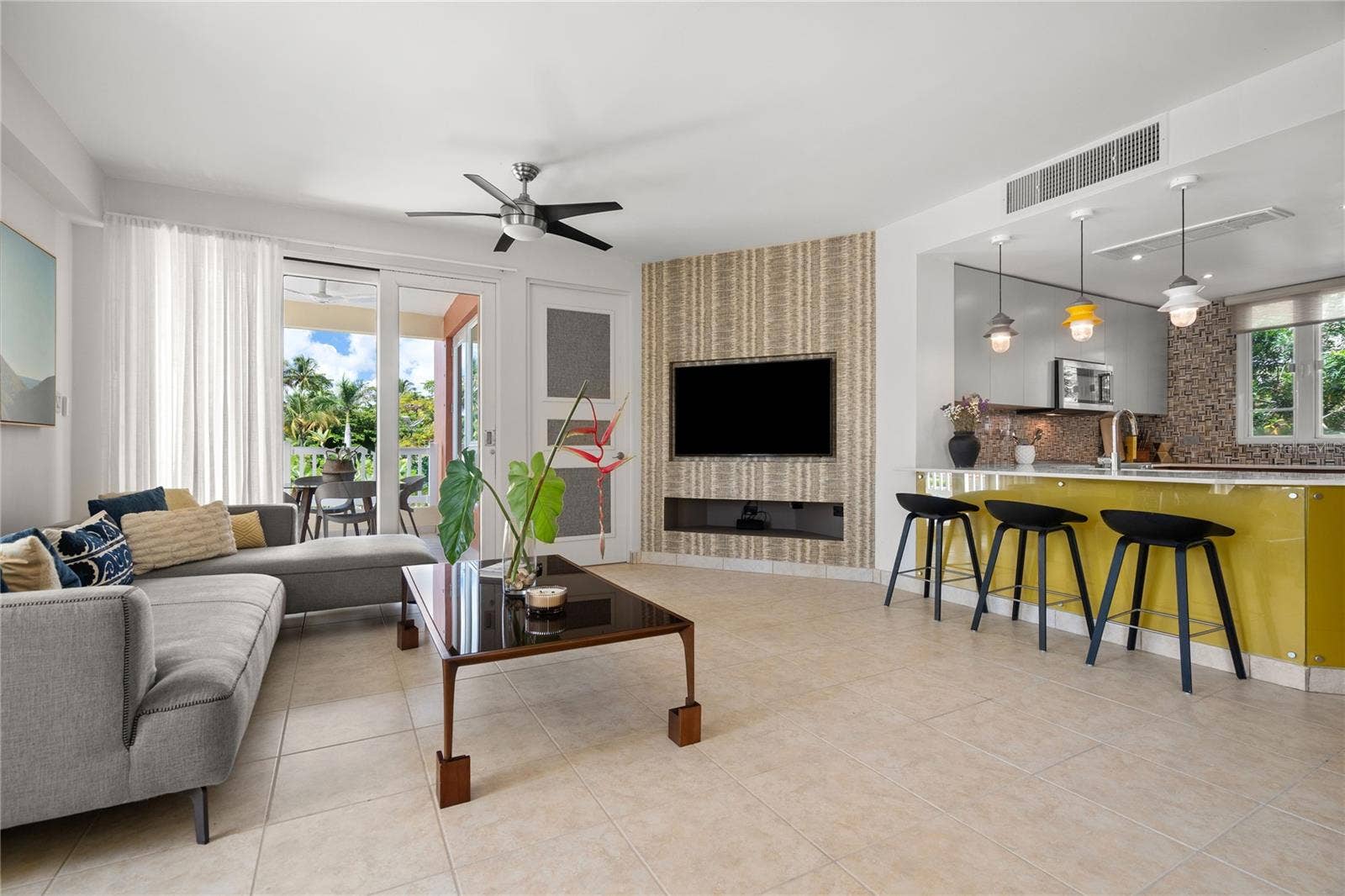 100 OCEAN DRIVE, #125, Humacao, PR 00791 Living Room