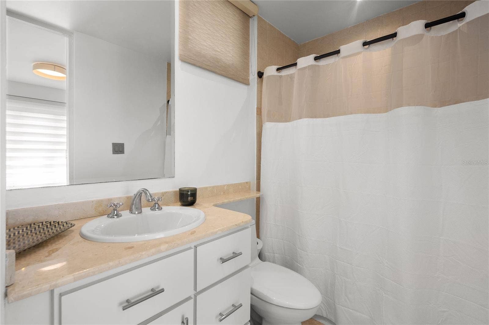 100 OCEAN DRIVE, #125, Humacao, PR 00791 Guest Ensuite Bathroom