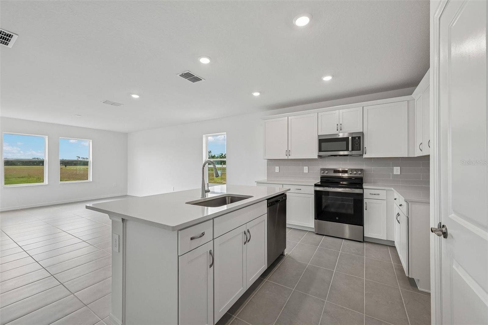 9014 OPTIMIST WAY, Palmetto, FL 34221 9014 OPTIMIST WAY, Palmetto, FL 34221
