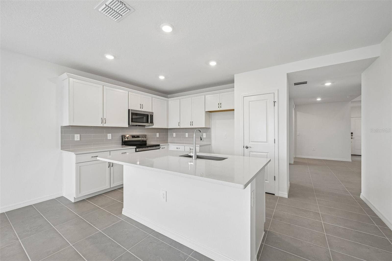 9014 OPTIMIST WAY, Palmetto, FL 34221 9014 OPTIMIST WAY, Palmetto, FL 34221