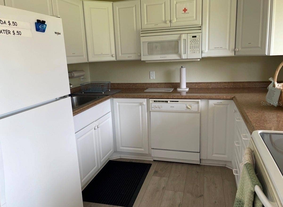 3670 PINECREST STREET, #111, Sarasota, FL 34232 3670 PINECREST STREET, #111, Sarasota, FL 34232
