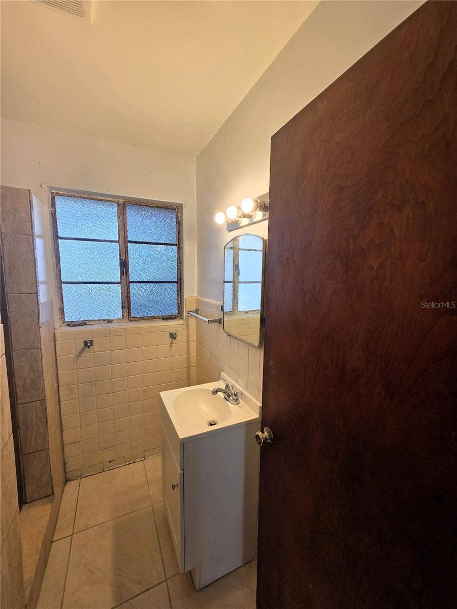 617 W HOWRY AVENUE, Deland, FL 32720 617 W HOWRY AVENUE, Deland, FL 32720