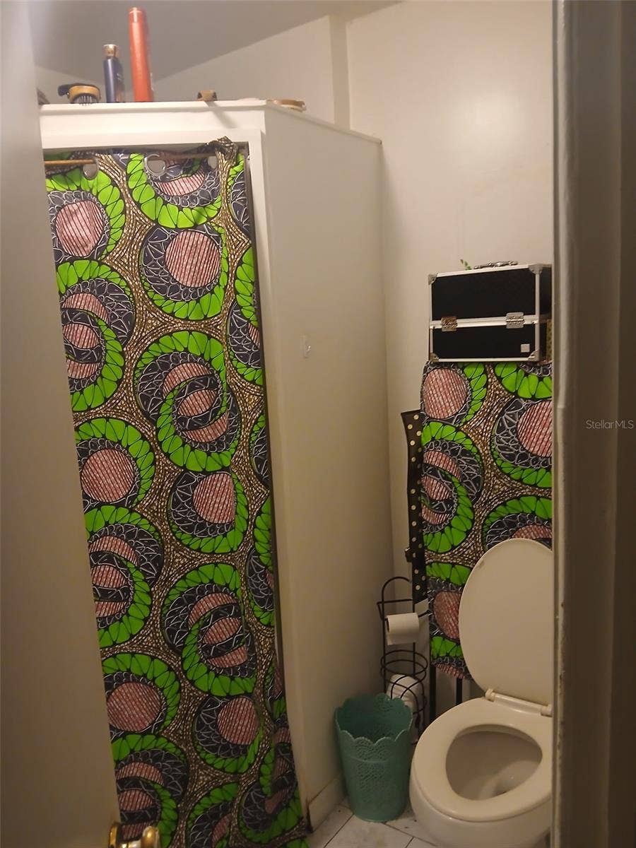 617 W HOWRY AVENUE, Deland, FL 32720 salisbury bath angle 2