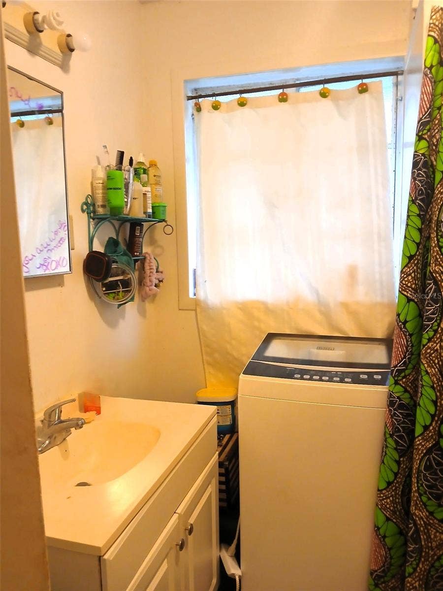 617 W HOWRY AVENUE, Deland, FL 32720 salisbury bath angle 1