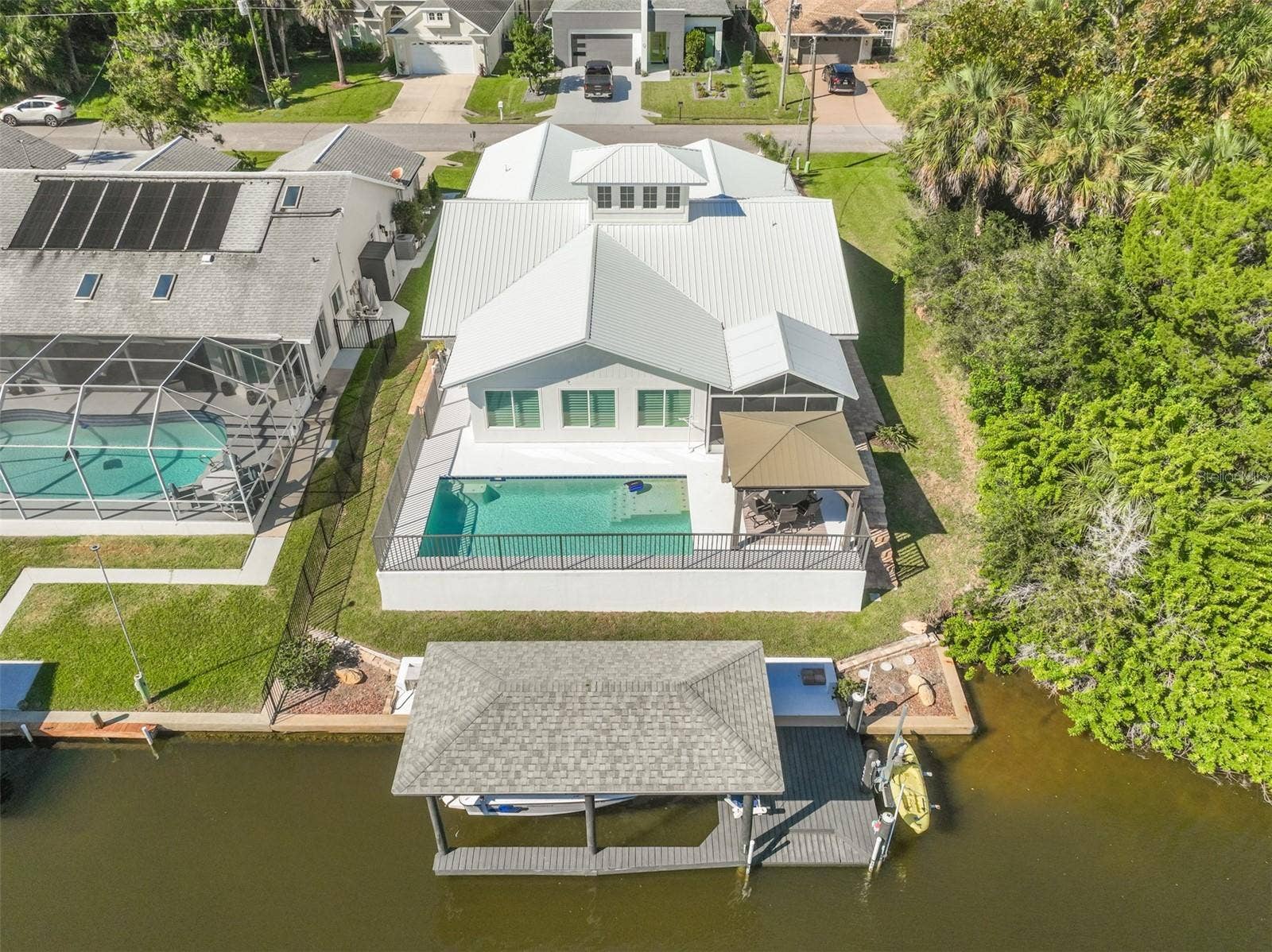 8 CROSSGATE COURT E, Palm Coast, FL 32137