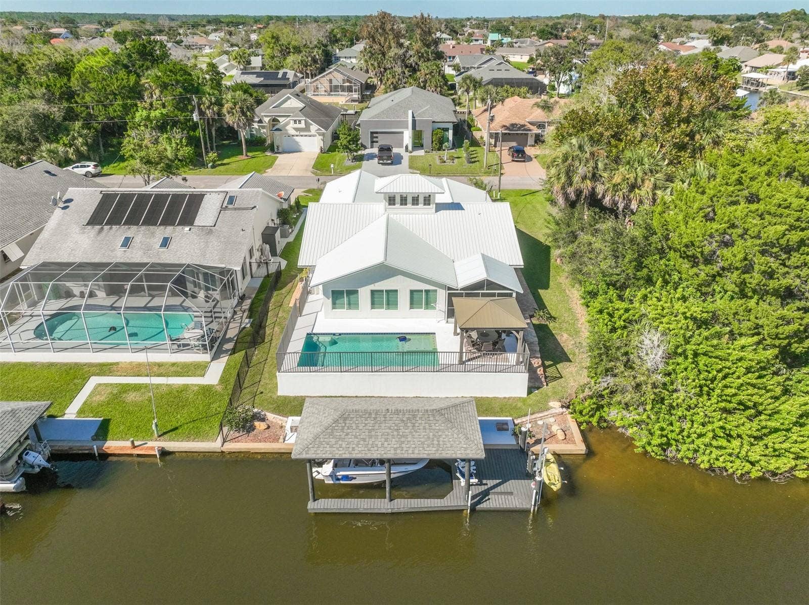 8 CROSSGATE COURT E, Palm Coast, FL 32137