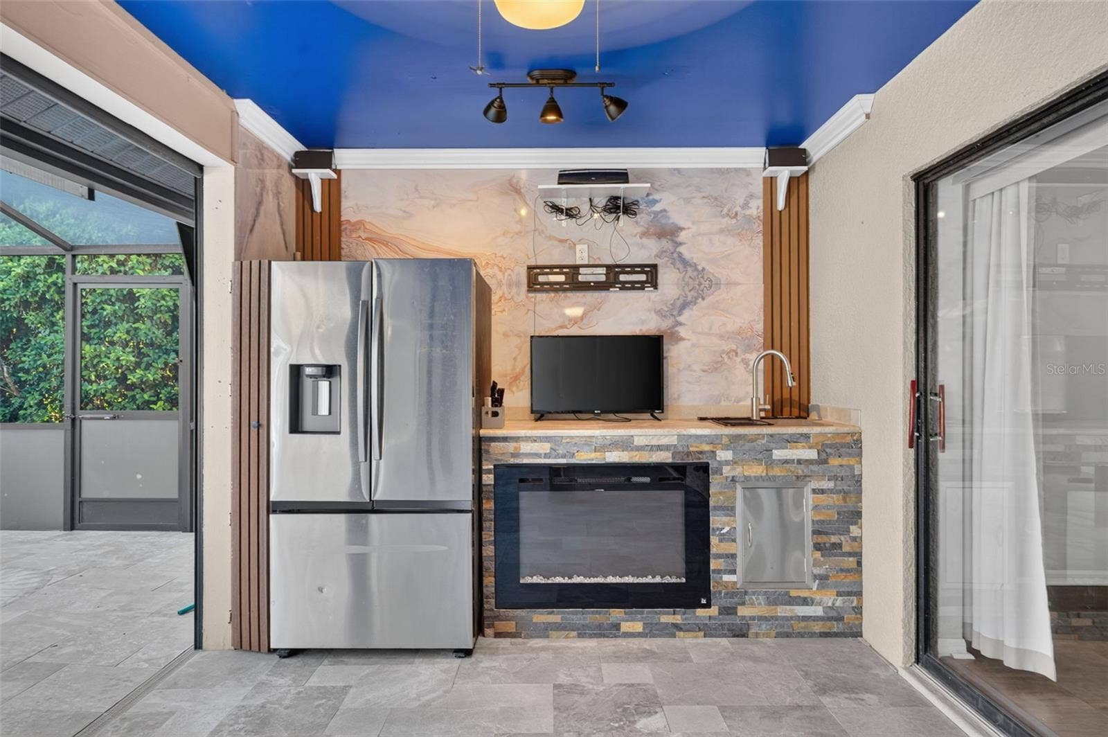 Outdoor Kitchen