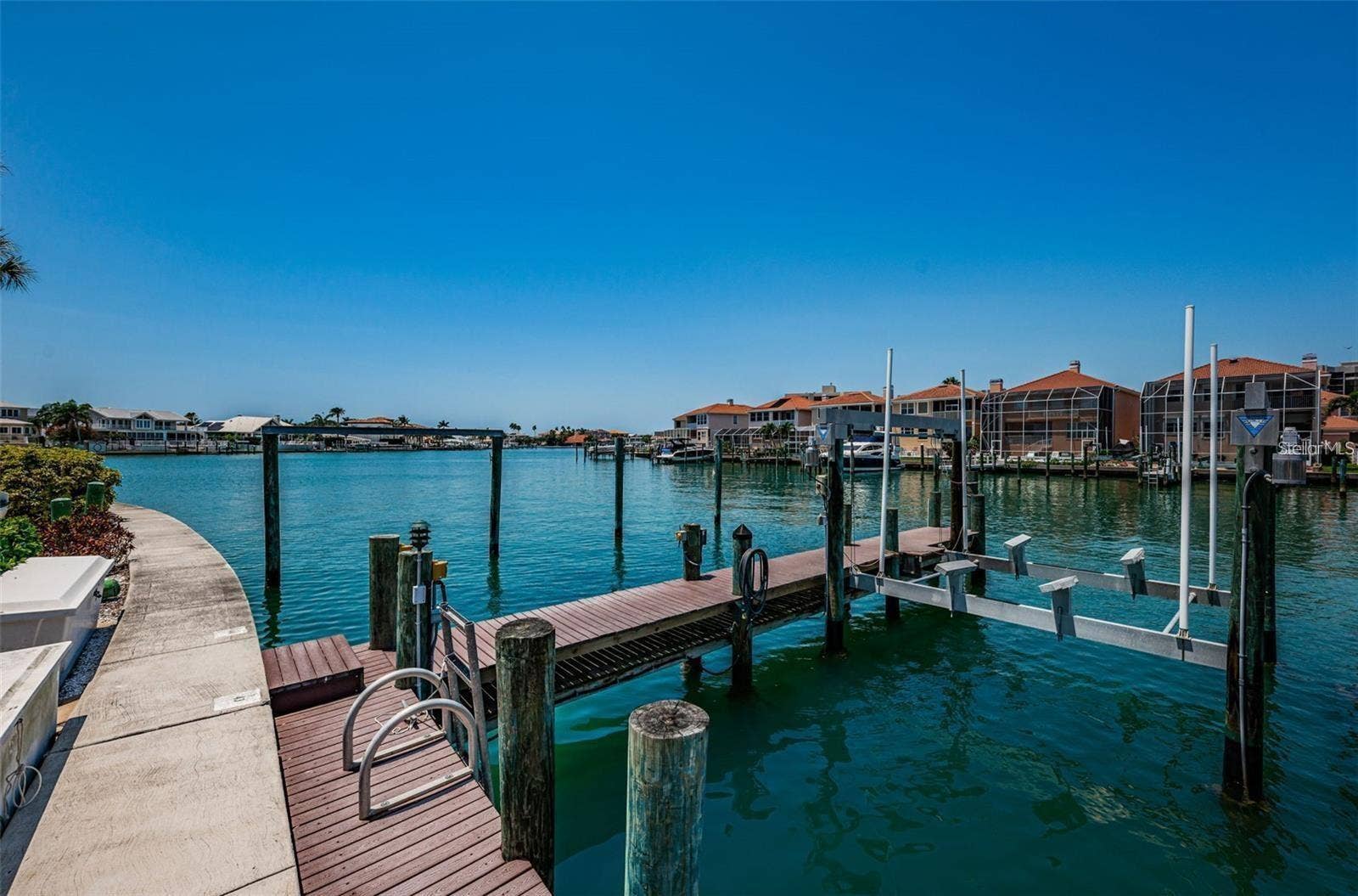 240 SAND KEY ESTATES DRIVE, #222, Clearwater, FL 33767 240 SAND KEY ESTATES DRIVE, #222, Clearwater, FL 33767