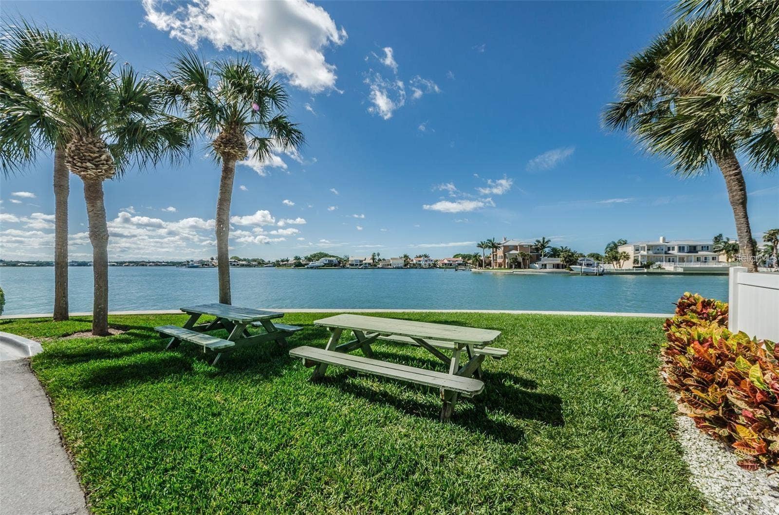 240 SAND KEY ESTATES DRIVE, #222, Clearwater, FL 33767 240 SAND KEY ESTATES DRIVE, #222, Clearwater, FL 33767