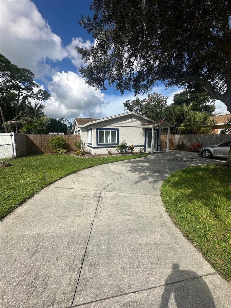 204 W 36TH STREET W, Bradenton, FL 34205 CIRCULAR DRIVEWAY