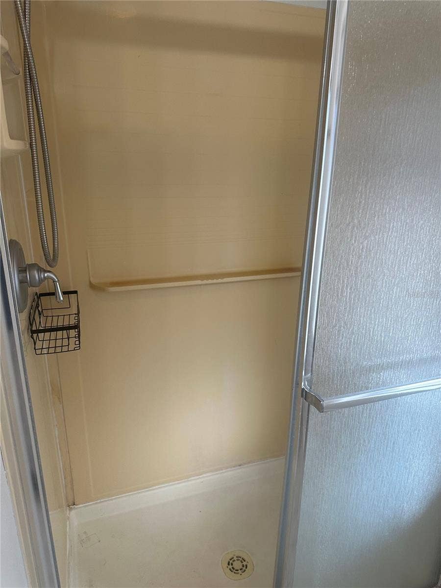 204 W 36TH STREET W, Bradenton, FL 34205 EN SUITE WALK IN SHOWER