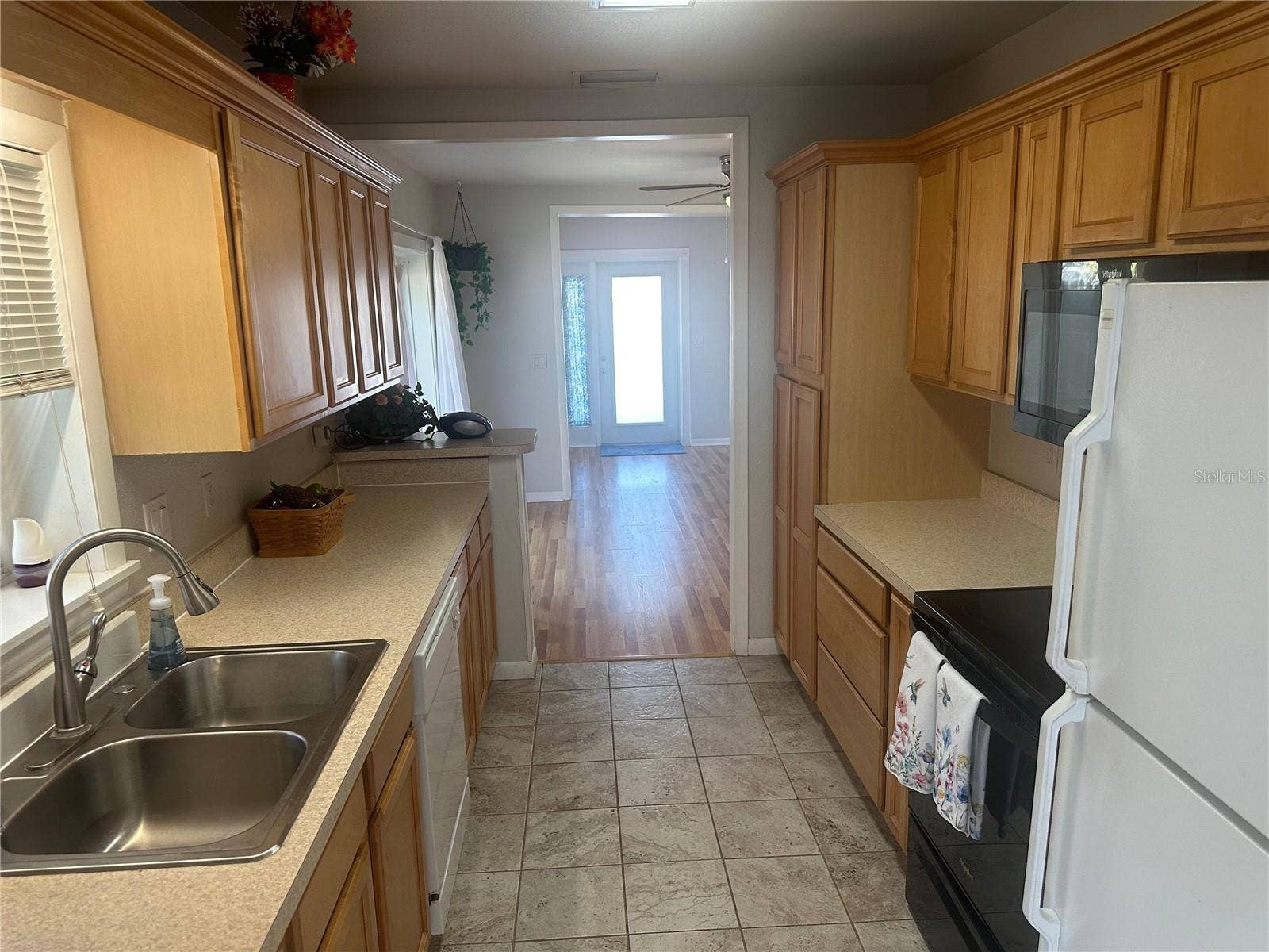204 W 36TH STREET W, Bradenton, FL 34205 GALLEY KITCHEN