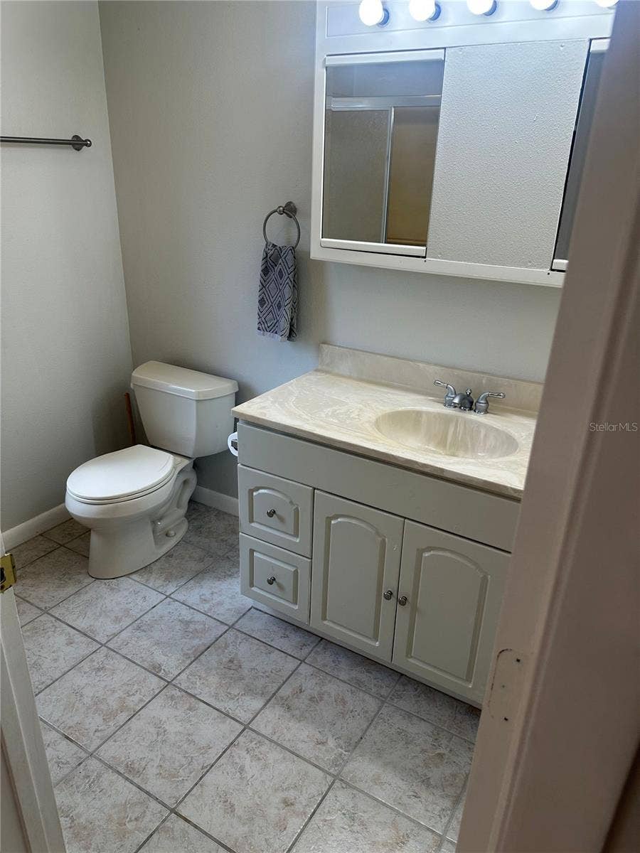 204 W 36TH STREET W, Bradenton, FL 34205 EN SUITE BATH