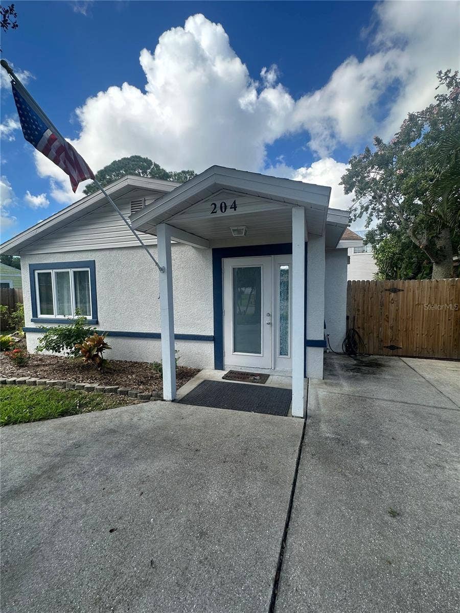 204 W 36TH STREET W, Bradenton, FL 34205 FRONT EXTERIOR