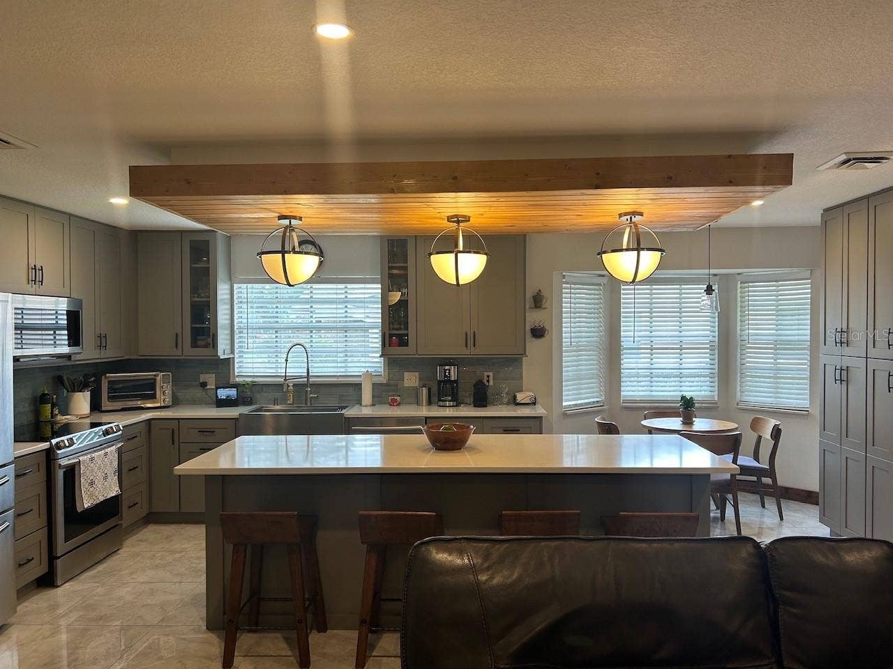 100 PALM LAKE COURT, Longwood, FL 32779 100 PALM LAKE COURT, Longwood, FL 32779