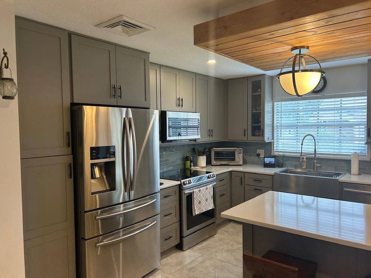 100 PALM LAKE COURT, Longwood, FL 32779 100 PALM LAKE COURT, Longwood, FL 32779