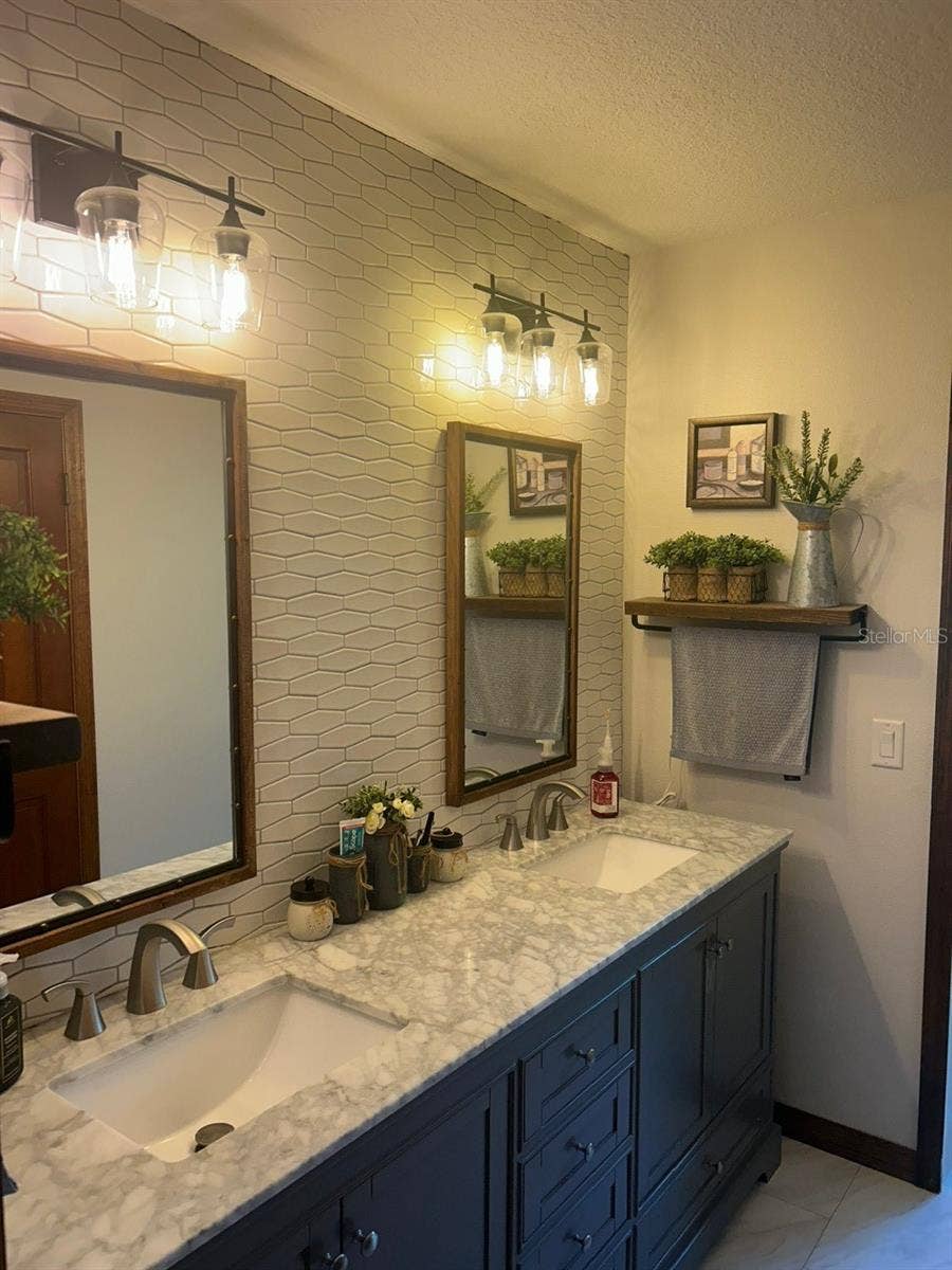 100 PALM LAKE COURT, Longwood, FL 32779 100 PALM LAKE COURT, Longwood, FL 32779