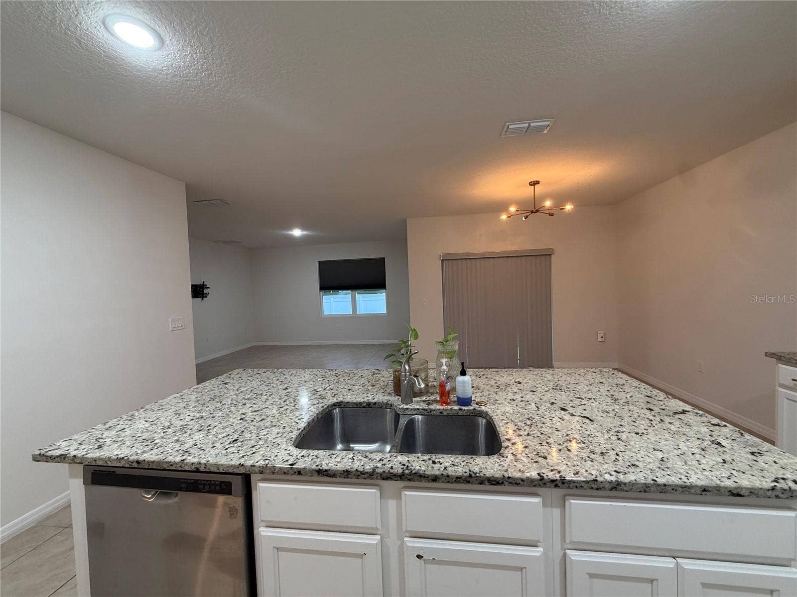4016 SAPSUCKER LOOP, Sanford, FL 32773 Kitchen island