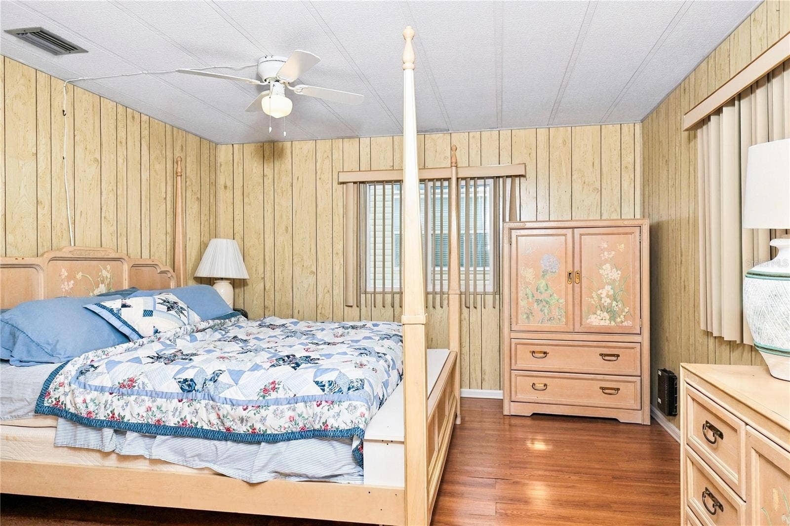 142 DUCHESS AVENUE, Nokomis, FL 34275 142 DUCHESS AVENUE, Nokomis, FL 34275
