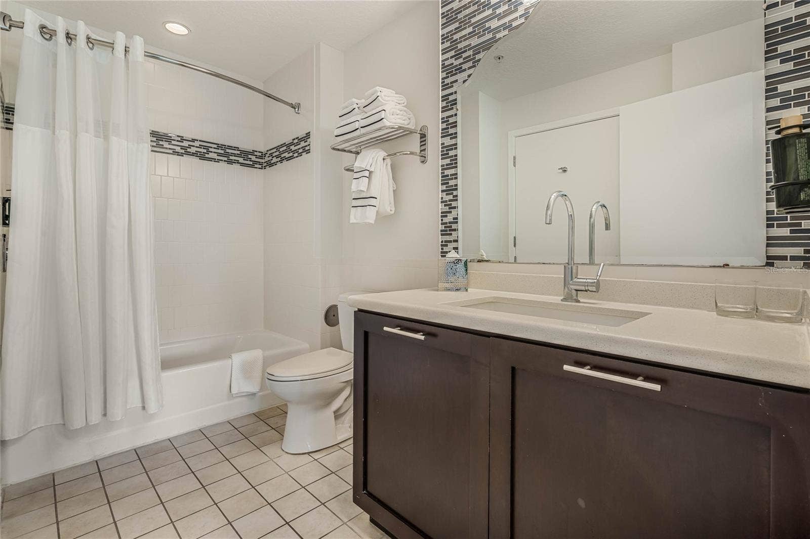 225 CELEBRATION PLACE, #117, Celebration, FL 34747 Guest Bathroom