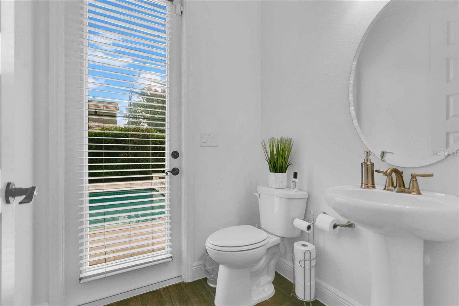 10007 LITTLE ALCOVE LOOP, Winter Garden, FL 34787 GUEST BATHROOM DOWNSTAIRS
