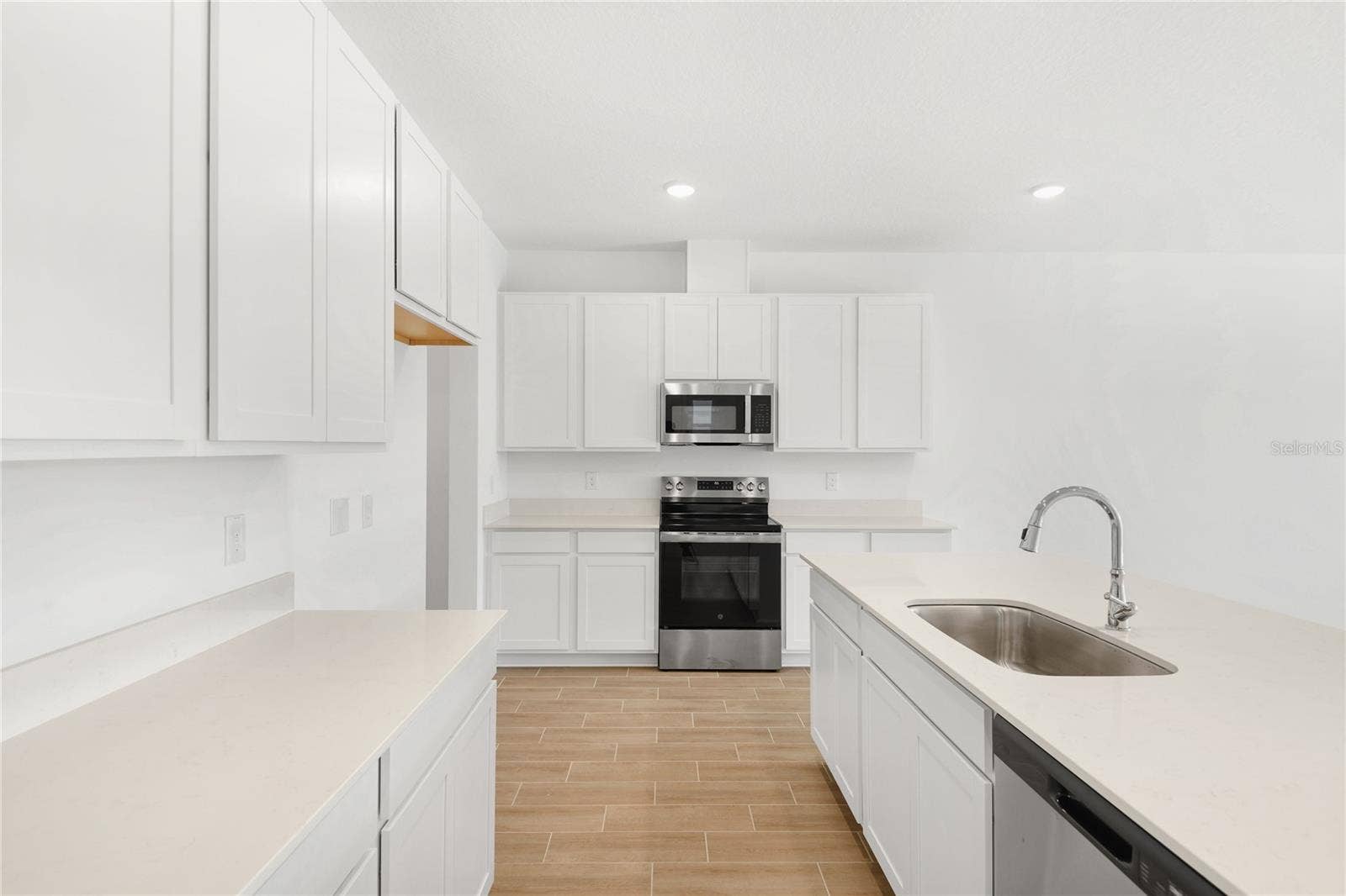 332 ALEXANDRITE STREET, Deland, FL 32720 332 ALEXANDRITE STREET, Deland, FL 32720